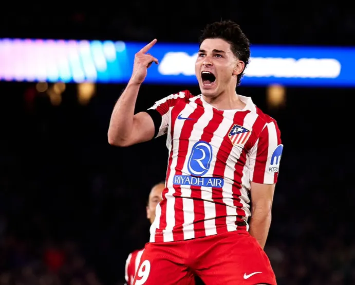 开云平台-上个欧冠对巴萨任意球破门的球员，是2017年的迪马利亚